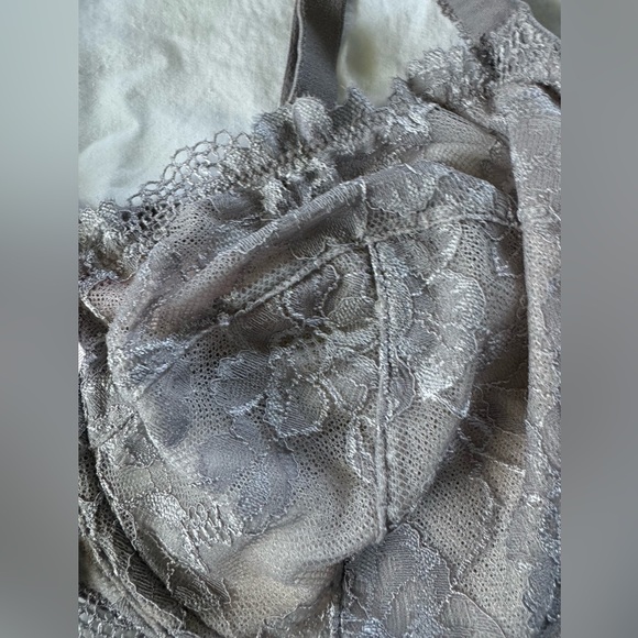 Victoria’s Secret Gray Lace Bra SZ 38DD - Picture 2 of 13